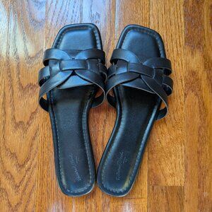 Universal Thread black sandals Size 8.5